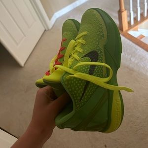 Never worn Kobe grinches men size 6.5 rare bought for $1000